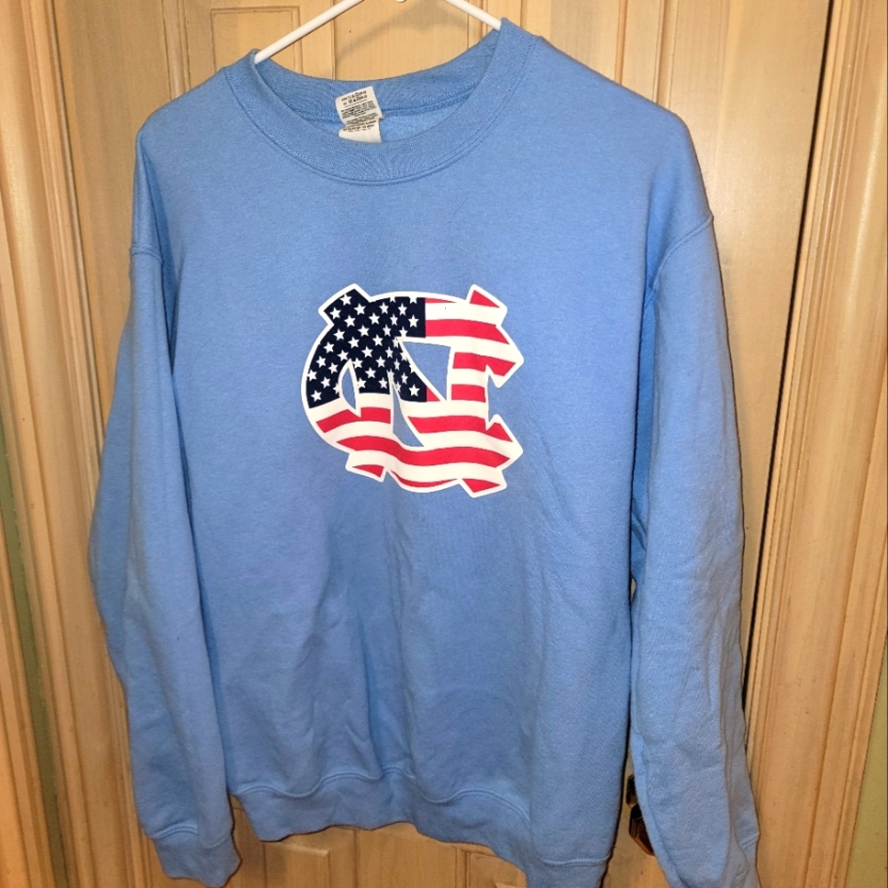Mens womens sz M  University of North Carolina powder blue Sweatshirt Americana